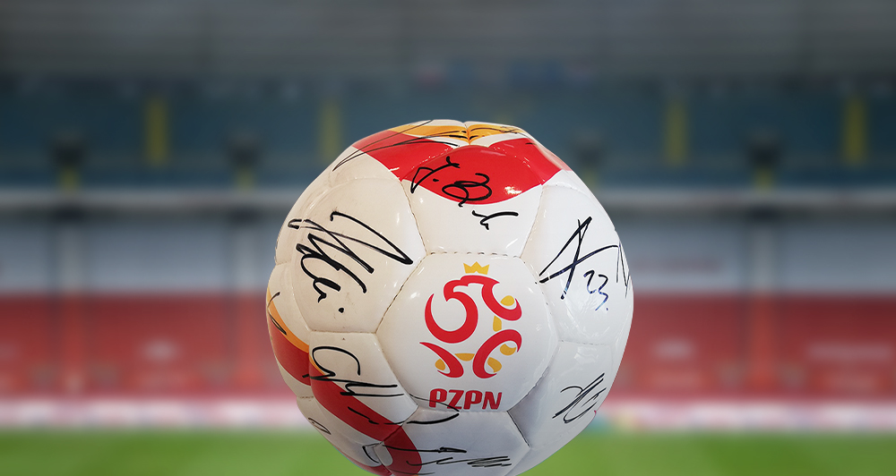 AKT_Ruszyła licytacja piłki z podpisami piłkarzy reprezentacji Polski