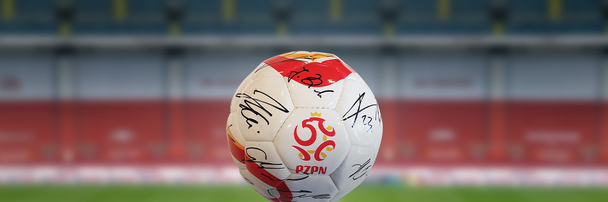 Ruszyła licytacja piłki z podpisami piłkarzy reprezentacji Polski