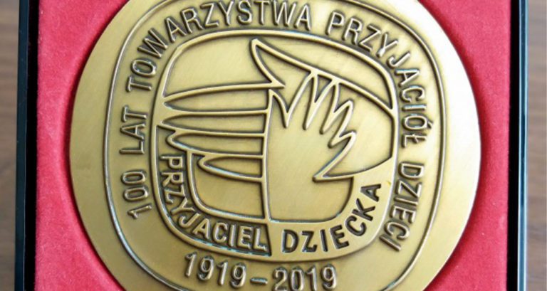 Medal 100 lat Towarzystwa Przyjaciół Dzieci